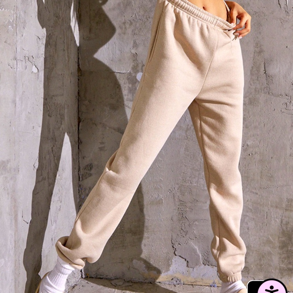 Prettylittlething sweats size L color sand